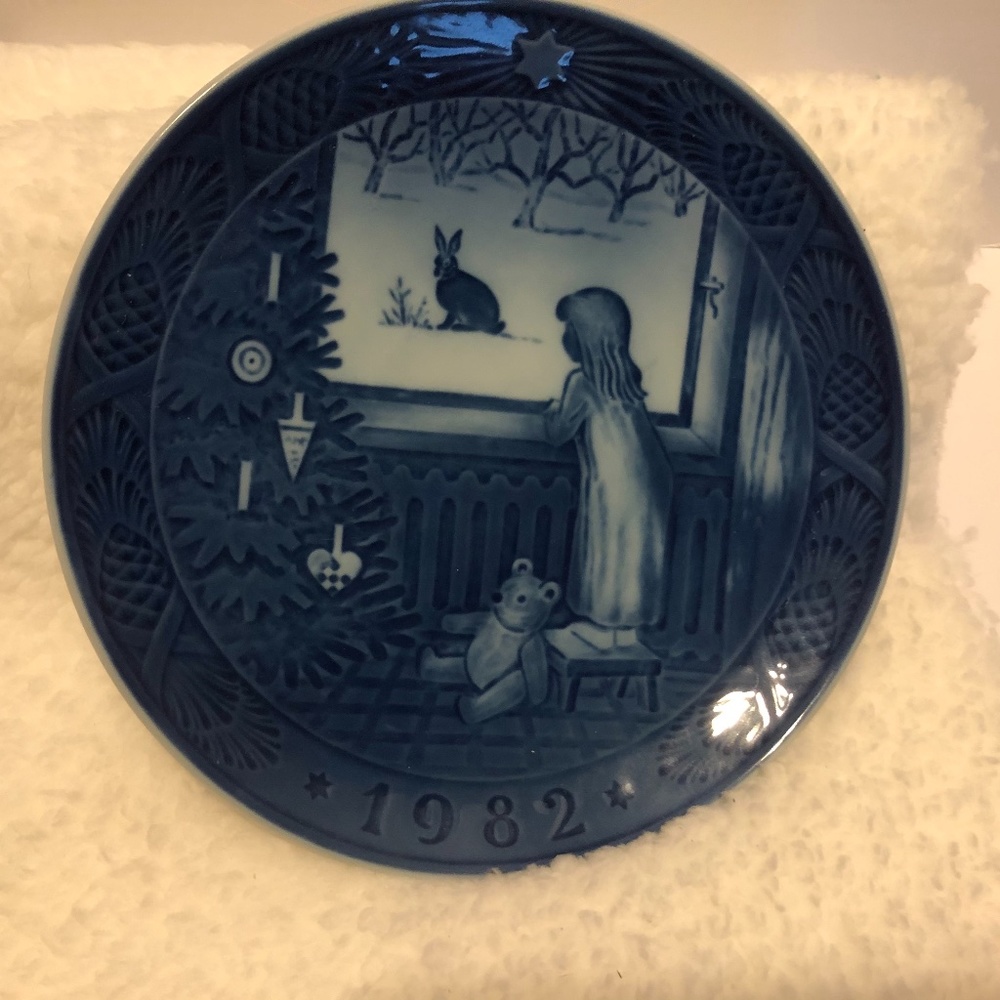 1982 Waiting For Christmas Royal Copenhagen Plate